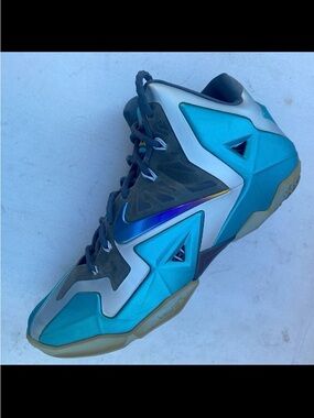Nike LeBron 11 Shoes Mens Size 10 Blue Teal Gray High Top Basketball 616175-401